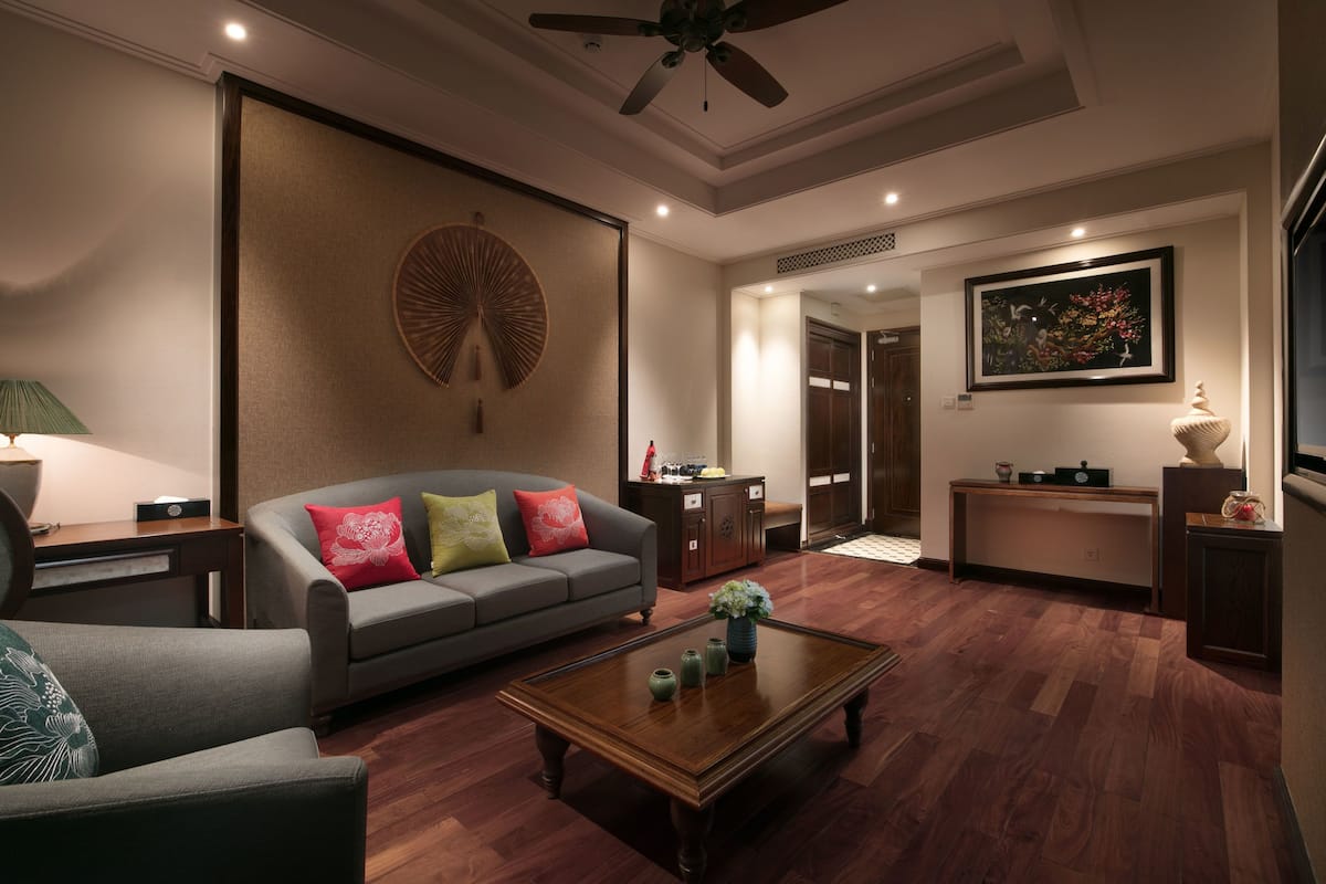 suite | 1 bedroom, minibar, in-room safe, desk