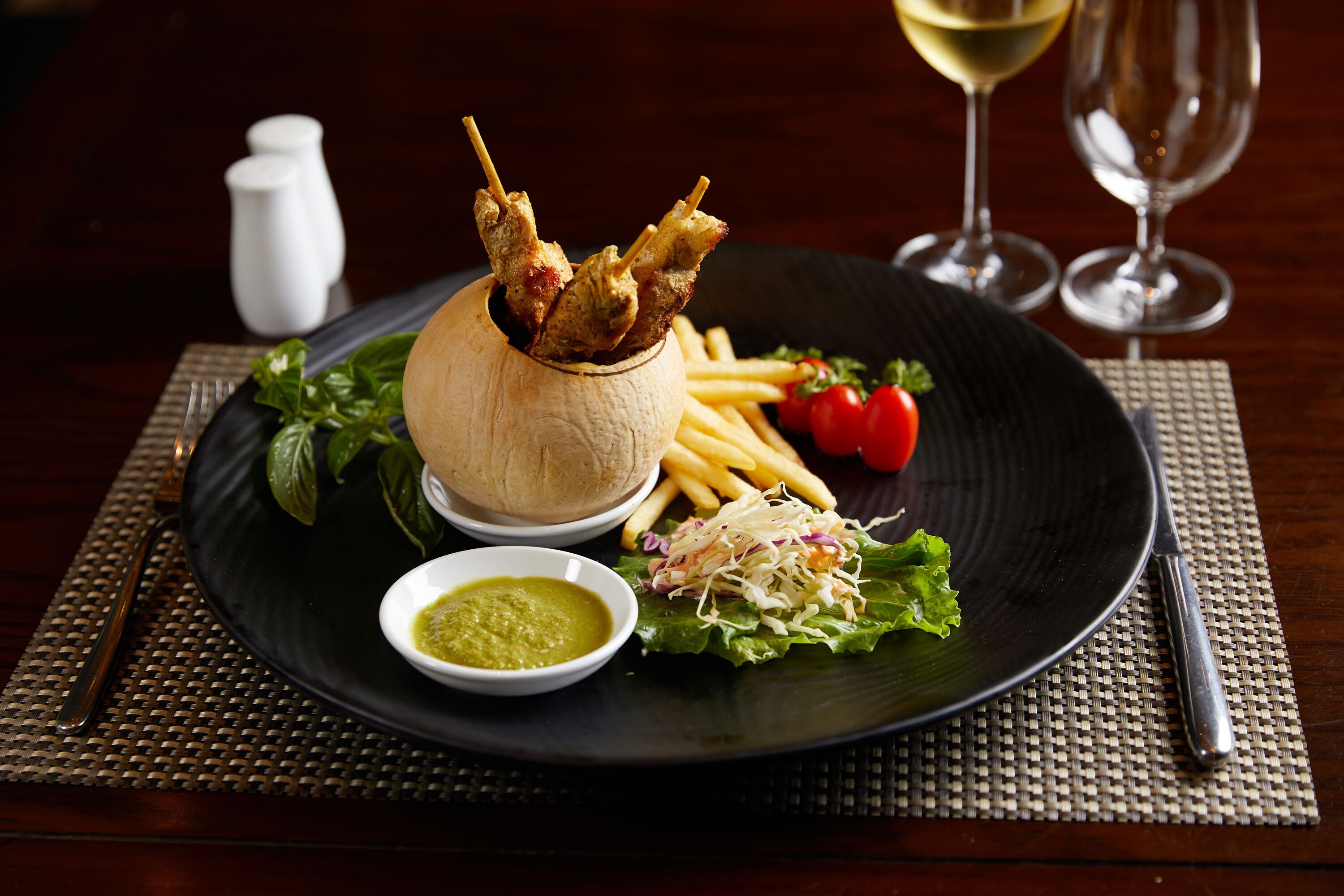 2 restaurants, breakfast, lunch, dinner served; international cuisine