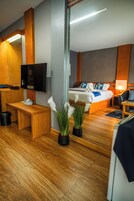 Poolside Room | Minibar, in-room safe, WiFi (free), bed sheets