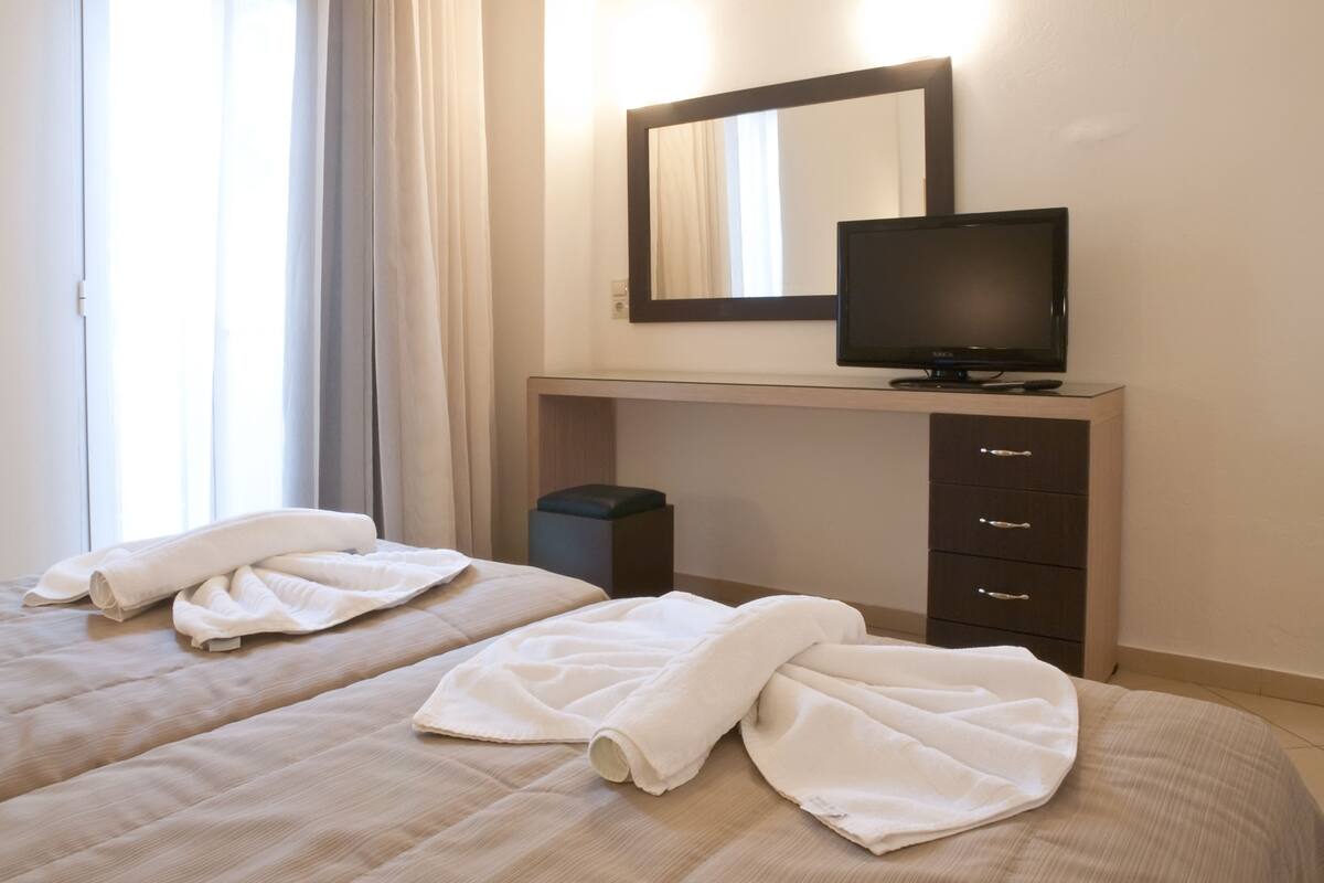 Soundproofing, free cots/infant beds, free WiFi