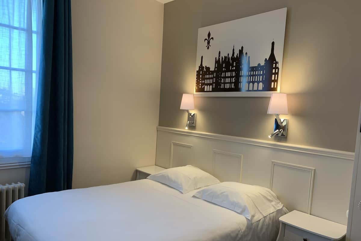 Kamar Double Klasik, 1 Tempat Tidur Double | Kamar mandi | Shower, perlengkapan mandi gratis, pengering rambut, dan handuk