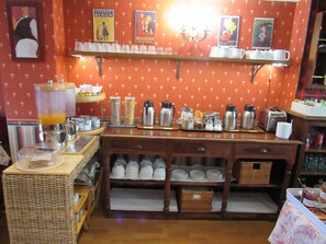 Tägliches Frühstücksbuffet gegen Gebühr