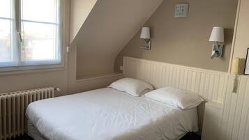 Literie de qualité supérieure, coffres-forts dans les chambres, bureau