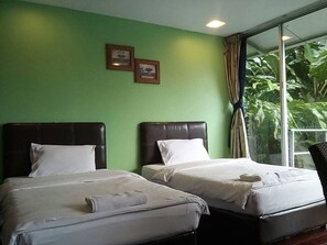 Cortinas blackout, wifi gratis y ropa de cama 