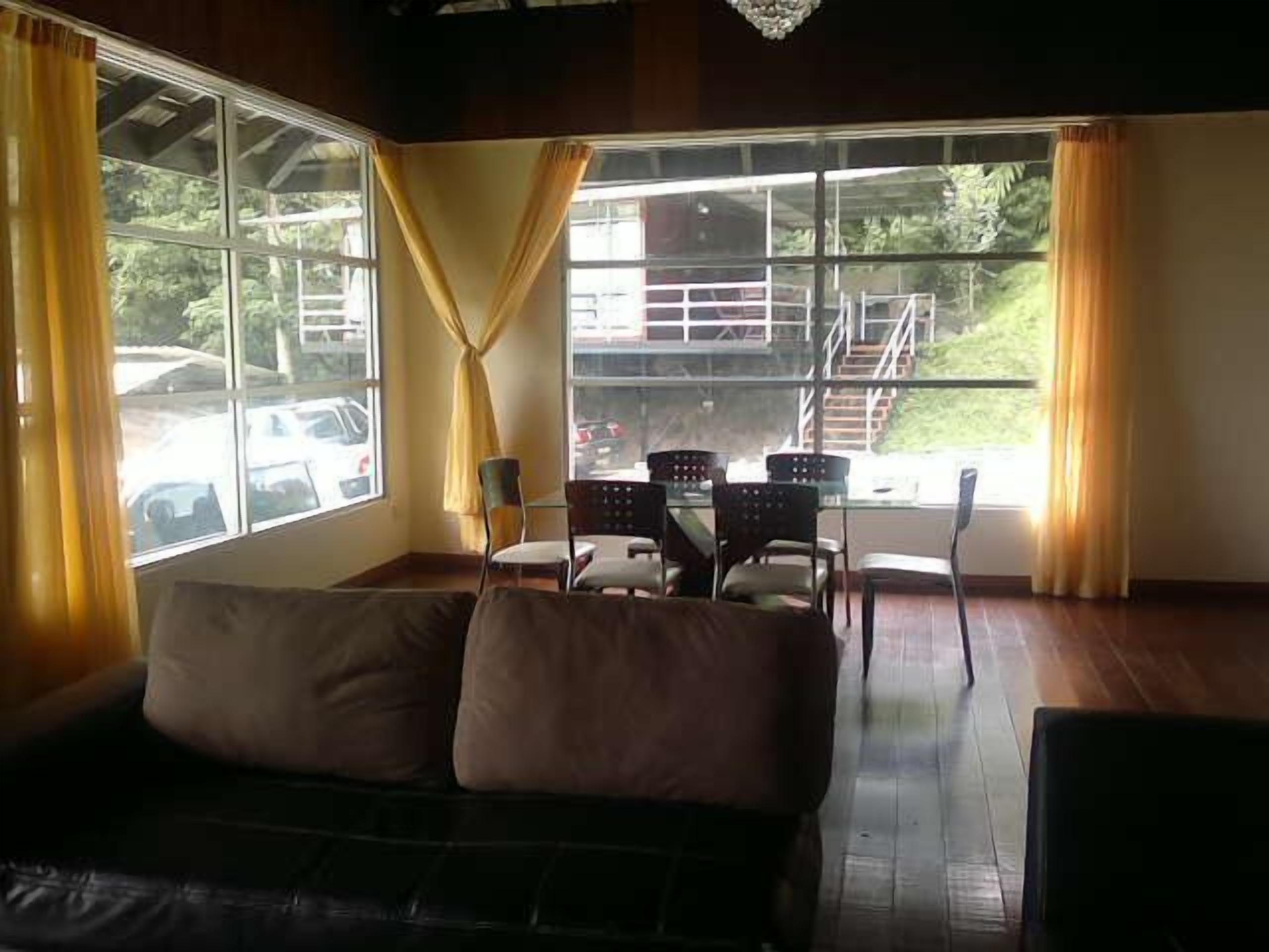 Superior Villa | Ruang tamu | TV LCD, pemain DVD 