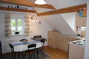 Apartamento, sacada (Dachgeschoss) | Opções para refeição no quarto