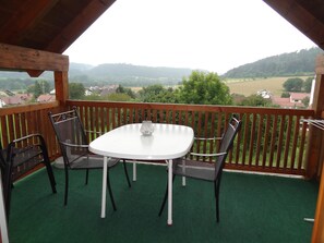 Apartment, Balcony (Dachgeschoss) | Balcony - Donauer im Altmühltal - Ferienwohnungen (Beilngries)