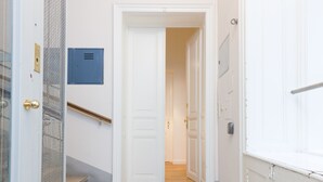 Staircase - Vienna Prestige Apartments - Graben, by Welcome2Vienna (Vienna)