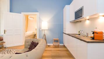 Suite (Pearl 15b, Cleaning Fee Included) | Private kitchen | Fridge, microwave, oven, stovetop