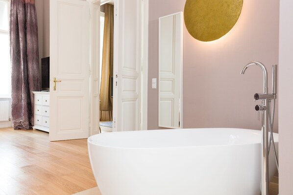 Suite, 3 Bedrooms, Kitchen (Master Suite 0215A) | Bathroom | Free toiletries, hair dryer, towels
