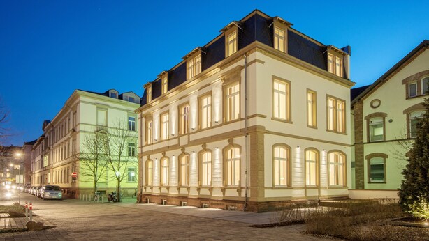 A historic building with classic architecture, featuring large windows and a symmetrical facade. - Boardinghouse Luise 5 (Heidelberg)