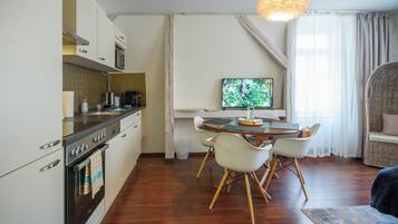 Appartamento | Cucina privata | Frigorifero, microonde, piano cottura, lavastoviglie