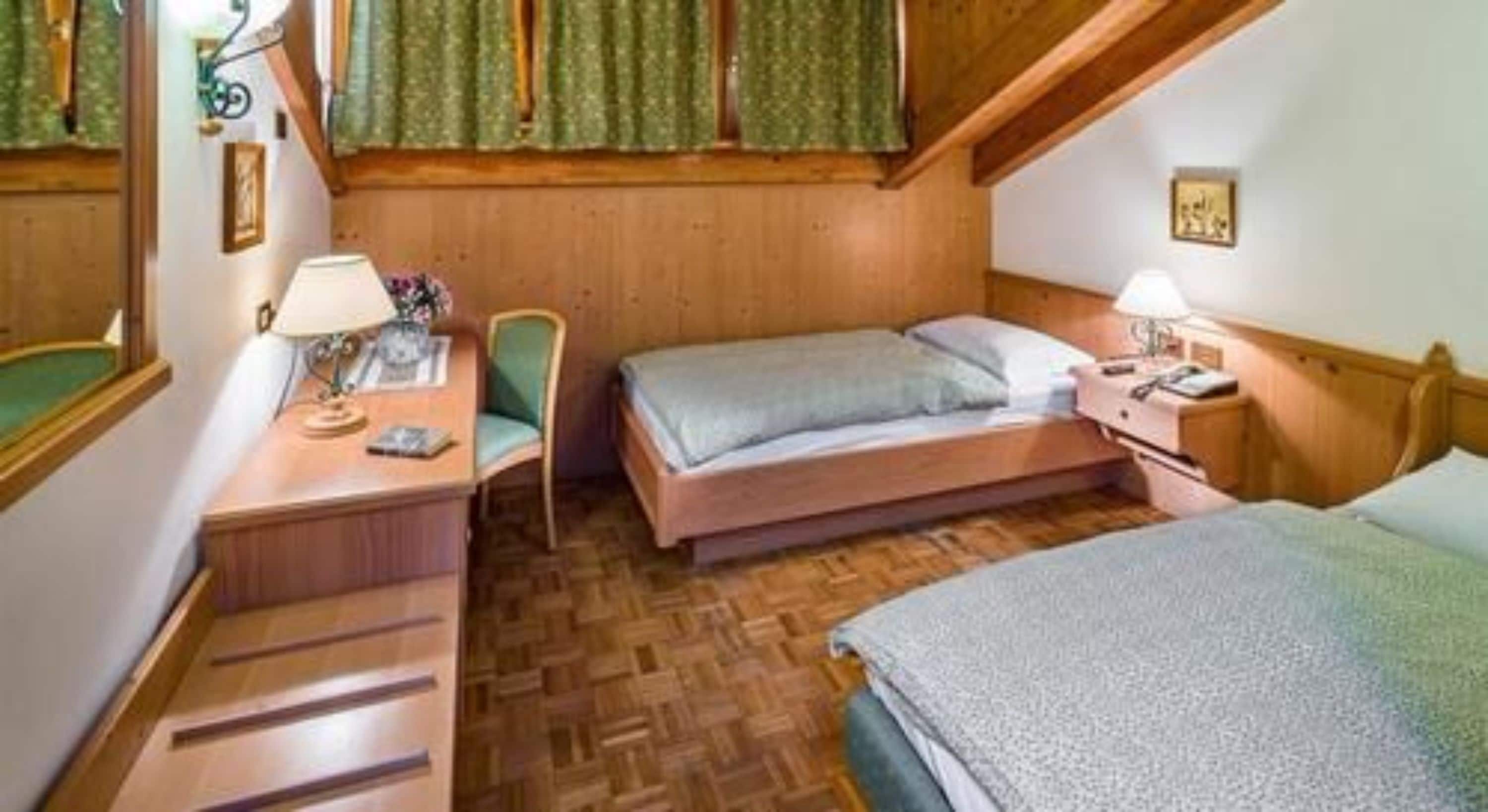 desk, soundproofing, cots/infant beds, free wifi