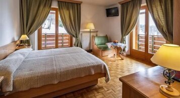 Escritorio, sistema de insonorización, cunas y wifi gratis 