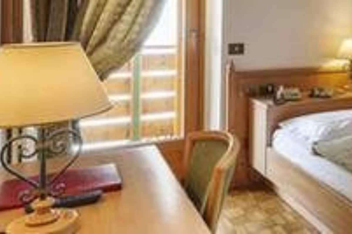 single room | desk, soundproofing, cots/infant beds, free wifi