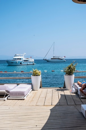 Playa privada en los alrededores, sillas reclinables de playa