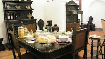 Tägliches inbegriffenes großes Frühstück