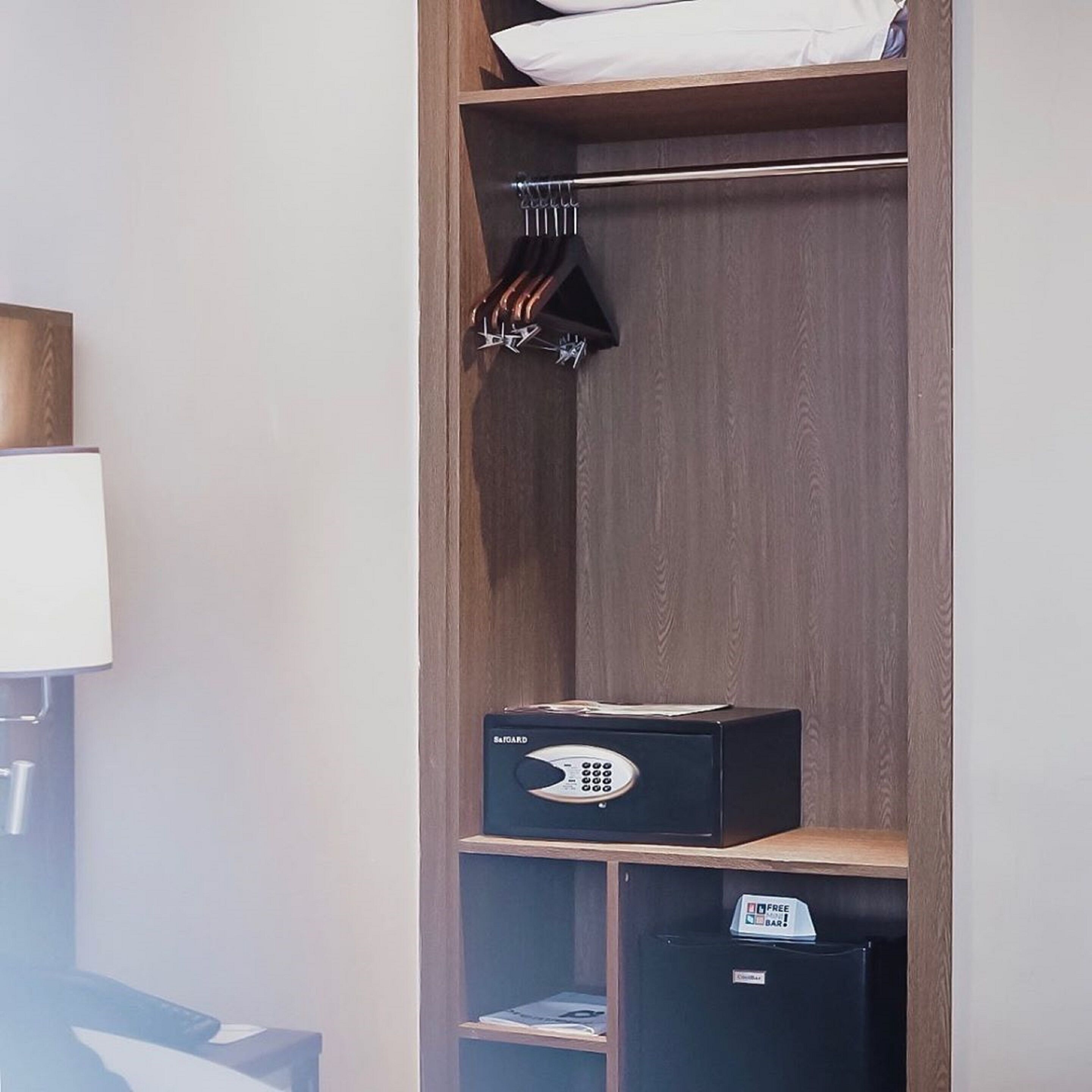 1 bedroom, in-room safe, desk, blackout curtains