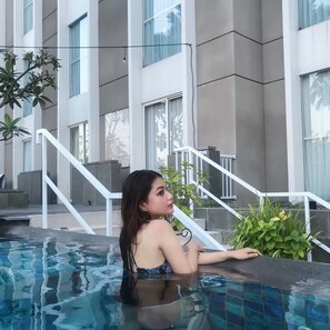 Outdoor pool, sun loungers