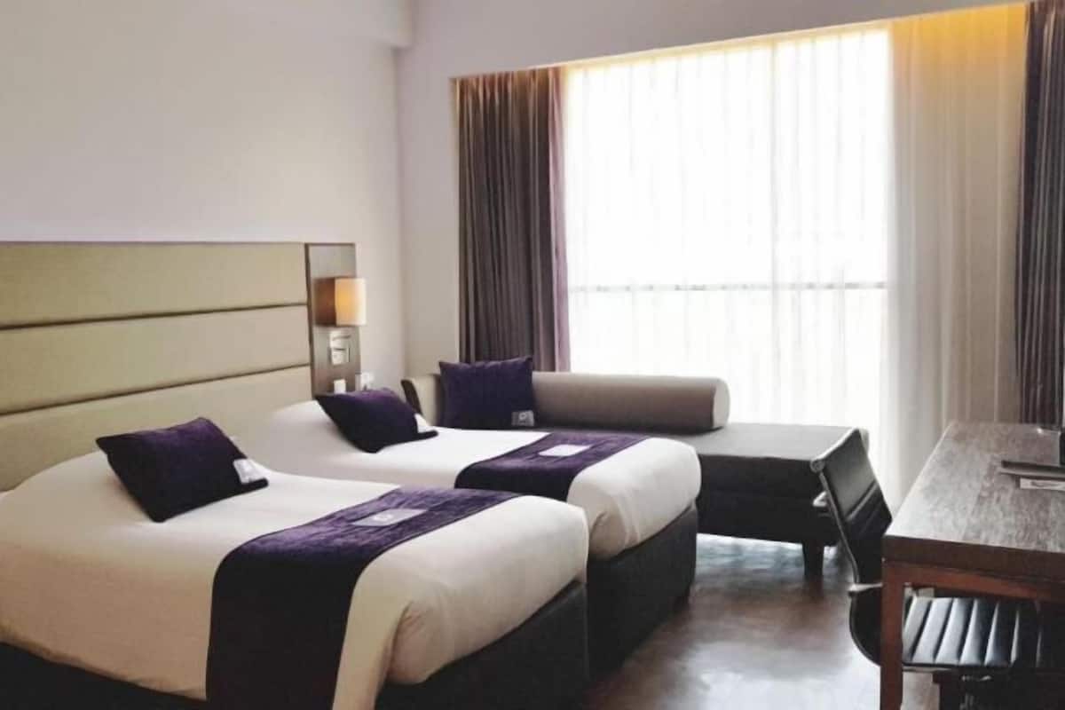 1 bedroom, in-room safe, desk, blackout curtains