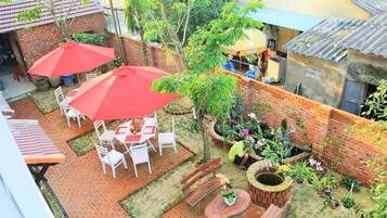 Breakfast, lunch and dinner served