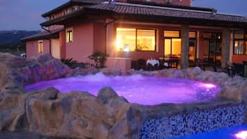 Bain à remous extérieur