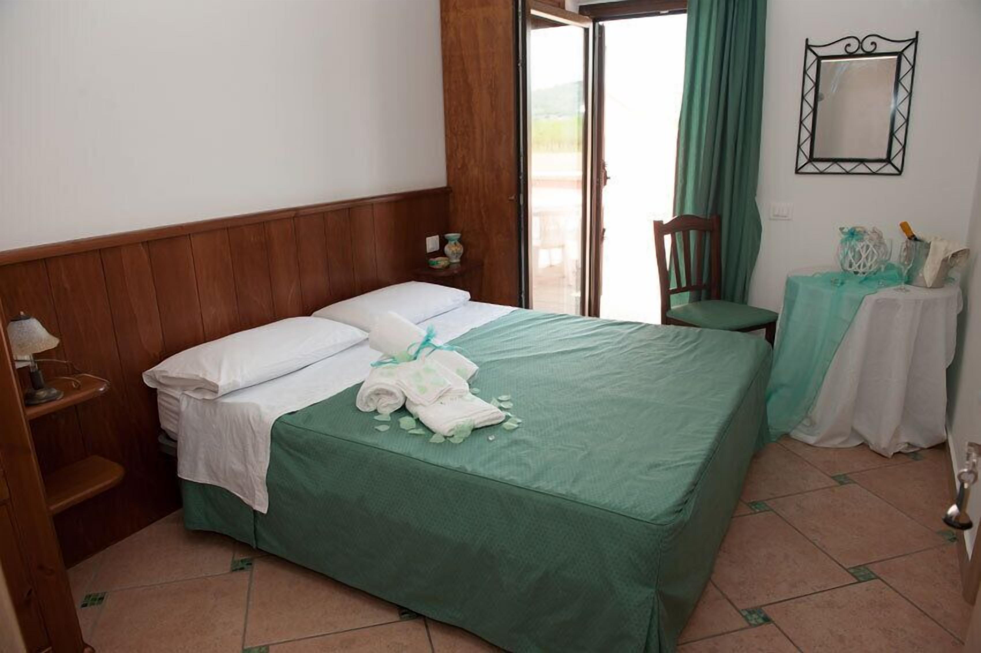 Kamer, 1 twee- of 2 eenpersoonsbedden | Babybedden, gratis wifi, beddengoed