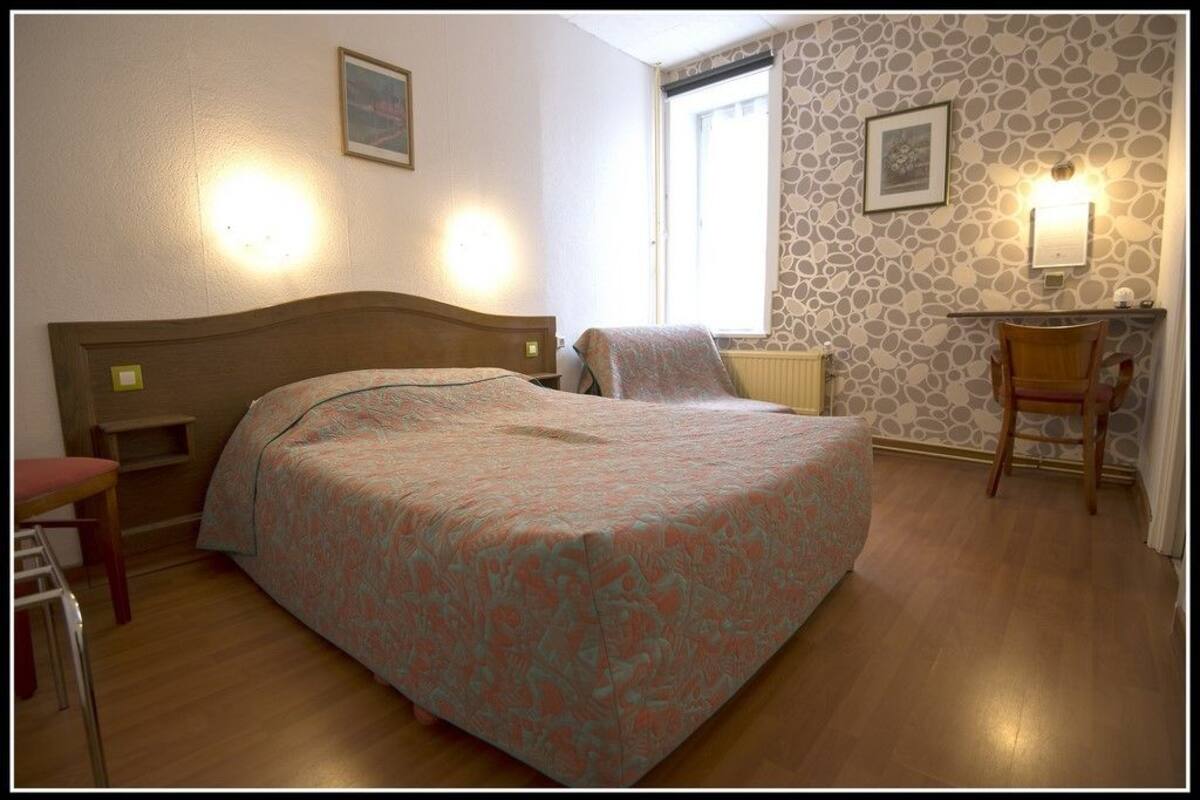 Double Room | Premium bedding, desk, soundproofing, iron/ironing board (on request)