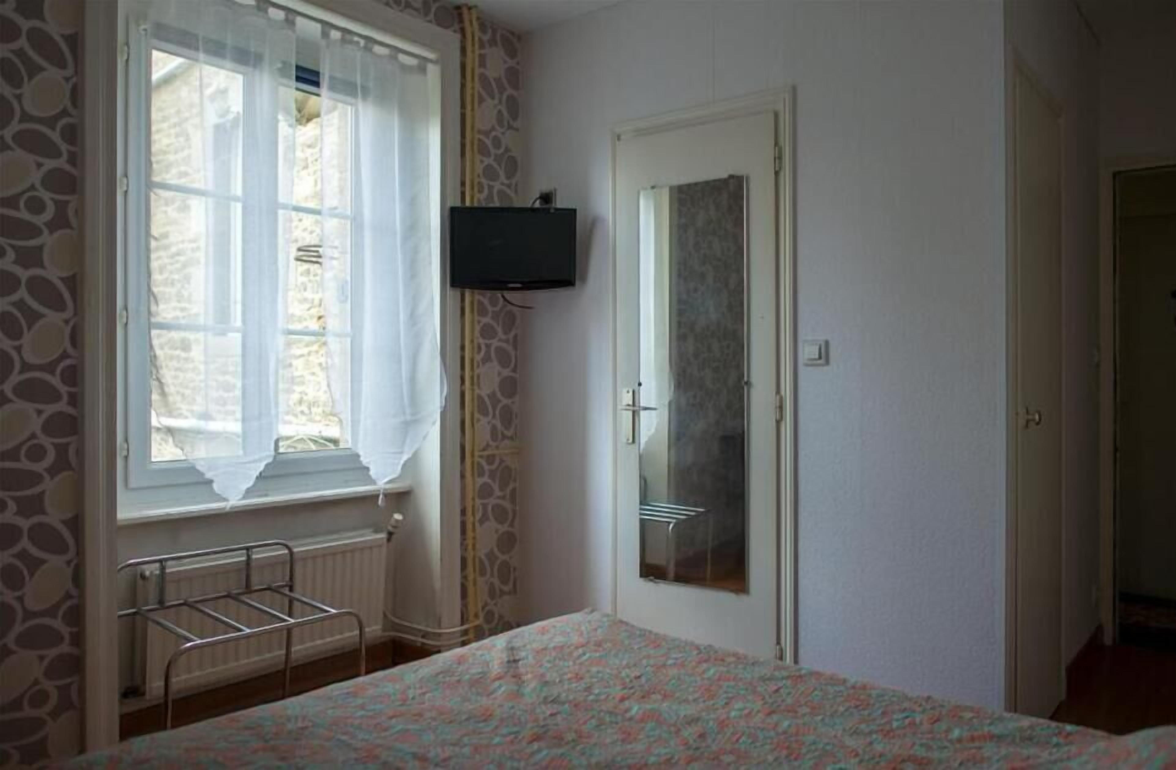 Premium bedding, desk, soundproofing, iron/ironing board