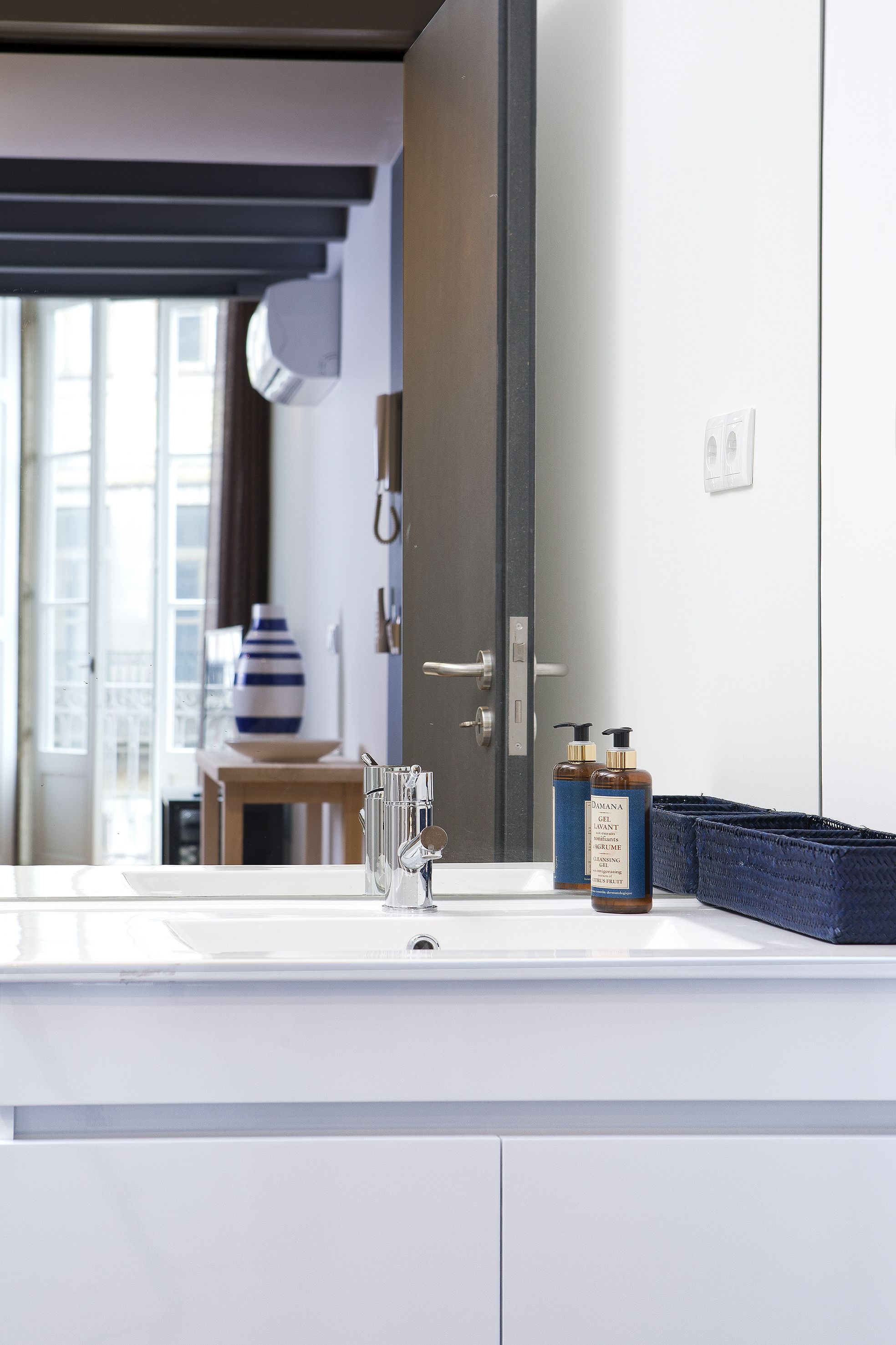 アパートメント 2 ベッドルーム 中 2 階 | バスルームのシンク