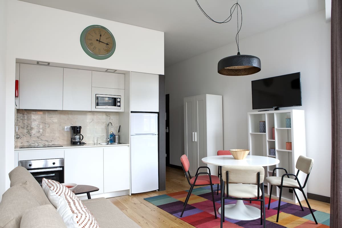 Apartment, 1 Bedroom (2-4 people) | Private kitchen | Fridge, microwave, oven, stovetop