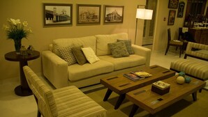 Flat-screen TV - Faro Norte Suites (Asunción)