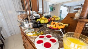 Free daily self-serve breakfast - Faro Norte Suites (Asunción)