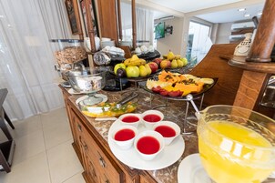 Colazione self-service inclusa, servita tutte le mattine 