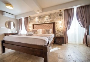 Unclassified image, 3 of 95, button - Conte Hotel (Perast)