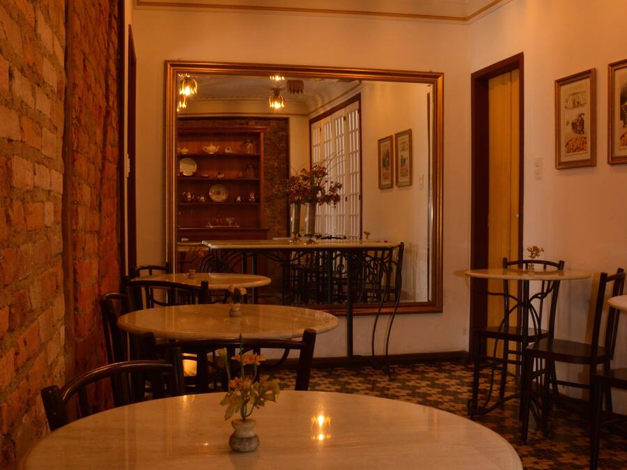 Café da manhã com buffet grátis todos os dias