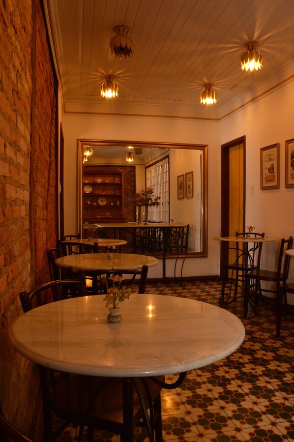 Gratis frukostbuffé varje dag