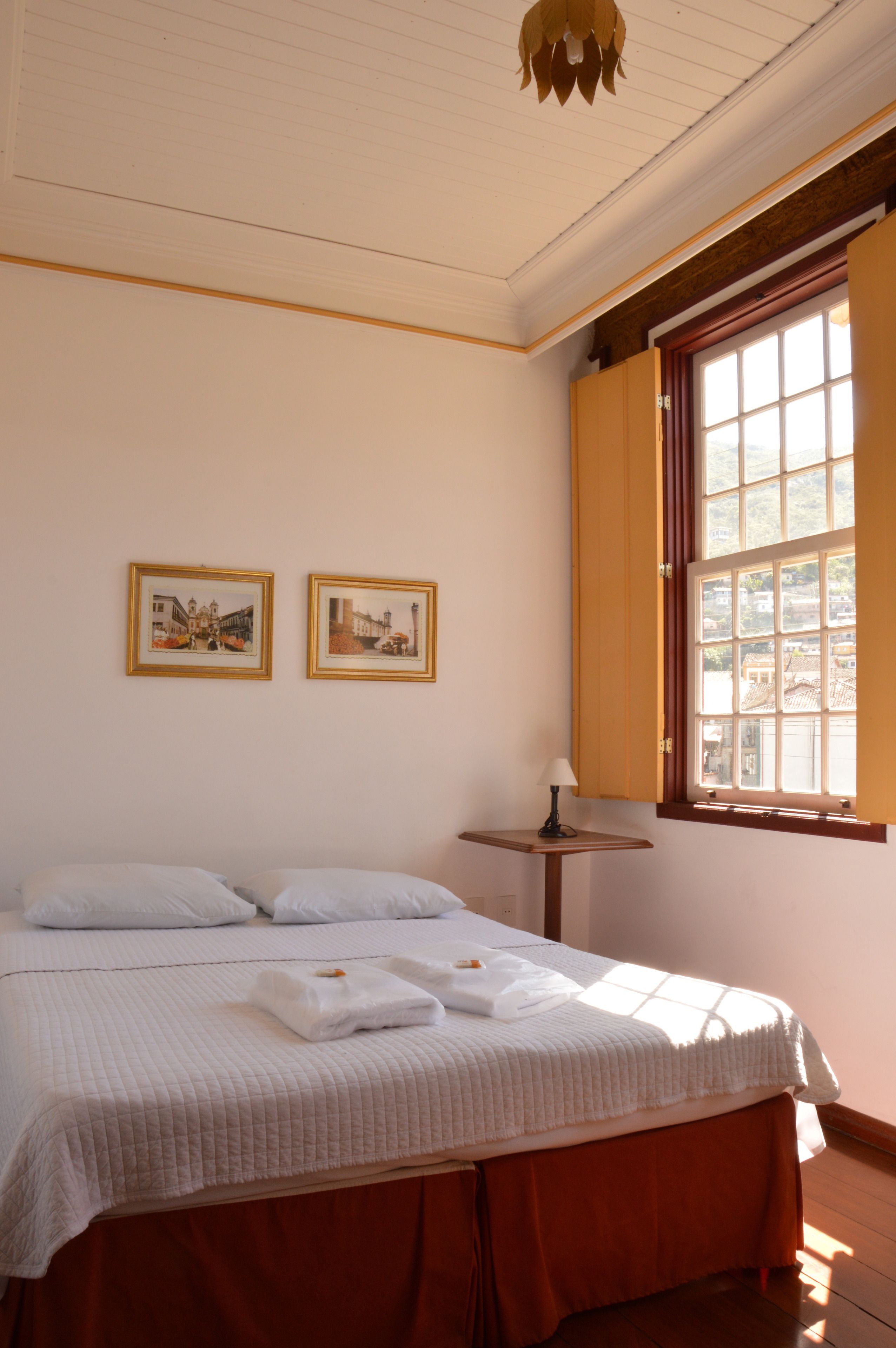 Frigobar, berços grátis, Wi-Fi de cortesia