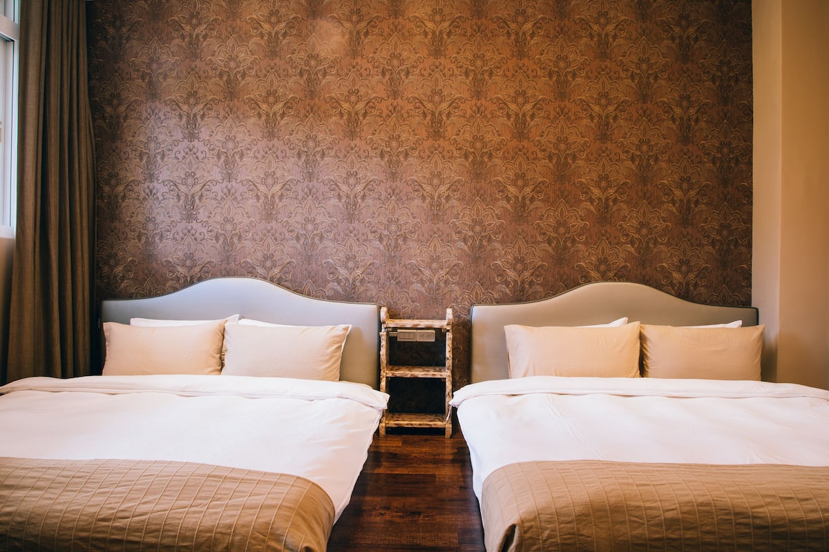 Ropa de cama de alta calidad y minibar con artículos gratuitos