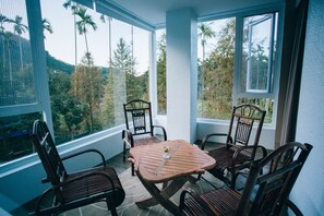 Gallery vierpersoonskamer, 2 queensize bedden | Dineren in de kamer