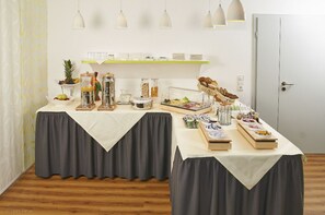 Buffet déjeuner gratuit tous les jours
