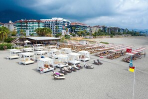 Private beach, beach volleyball - Michell Hotel & Spa (Alanya)