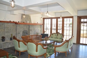 Lobby sitting area - Royal Hills (Nuwara Eliya)