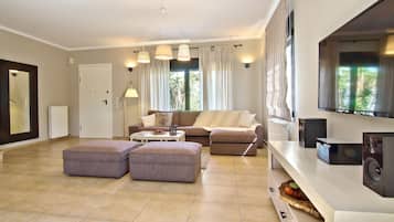 Premium Villa, 4 Bedrooms | Living room | Flat-screen TV, fireplace
