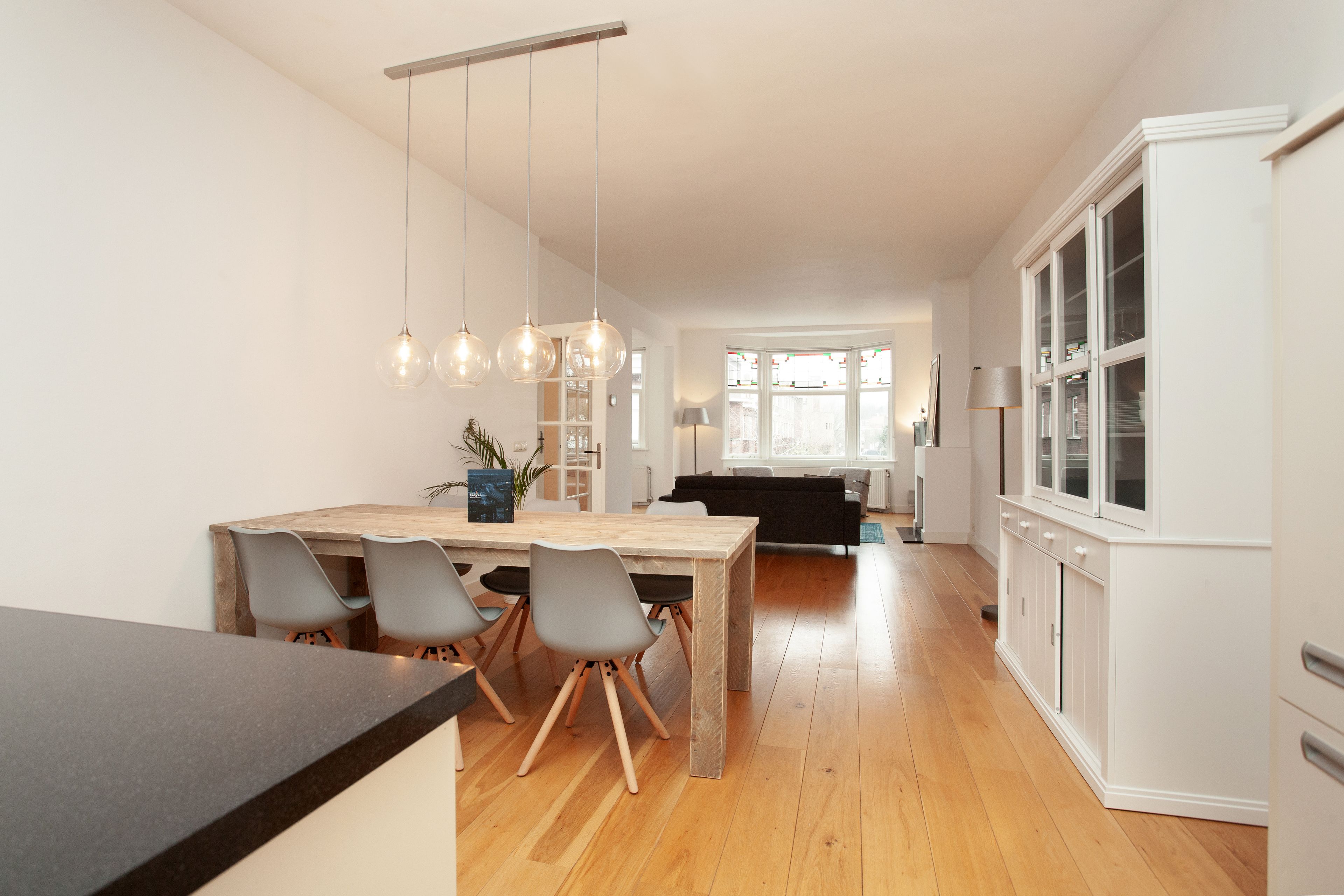 Deluxe appartement, 3 slaapkamers | Privékeuken | Een koelkast/vriezer, een magnetron, een kookplaat, een vaatwasser