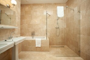 Appartement Deluxe, 3 chambres | Salle de bain