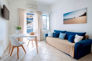 Superior Apartment, 1 Bedroom, Kitchen, Beach View | Living room | Flat-screen TV - Vithos Aparthotel (Astypalaia)