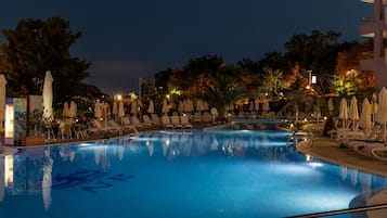 Indoor pool, seasonal outdoor pool, pool umbrellas, sun loungers