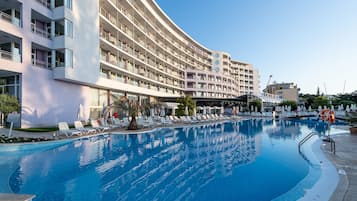 Indoor pool, seasonal outdoor pool, pool umbrellas, sun loungers