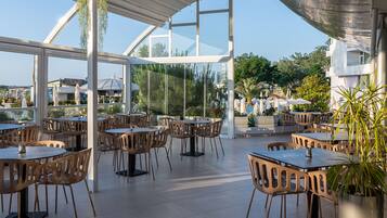 Breakfast, lunch and dinner served